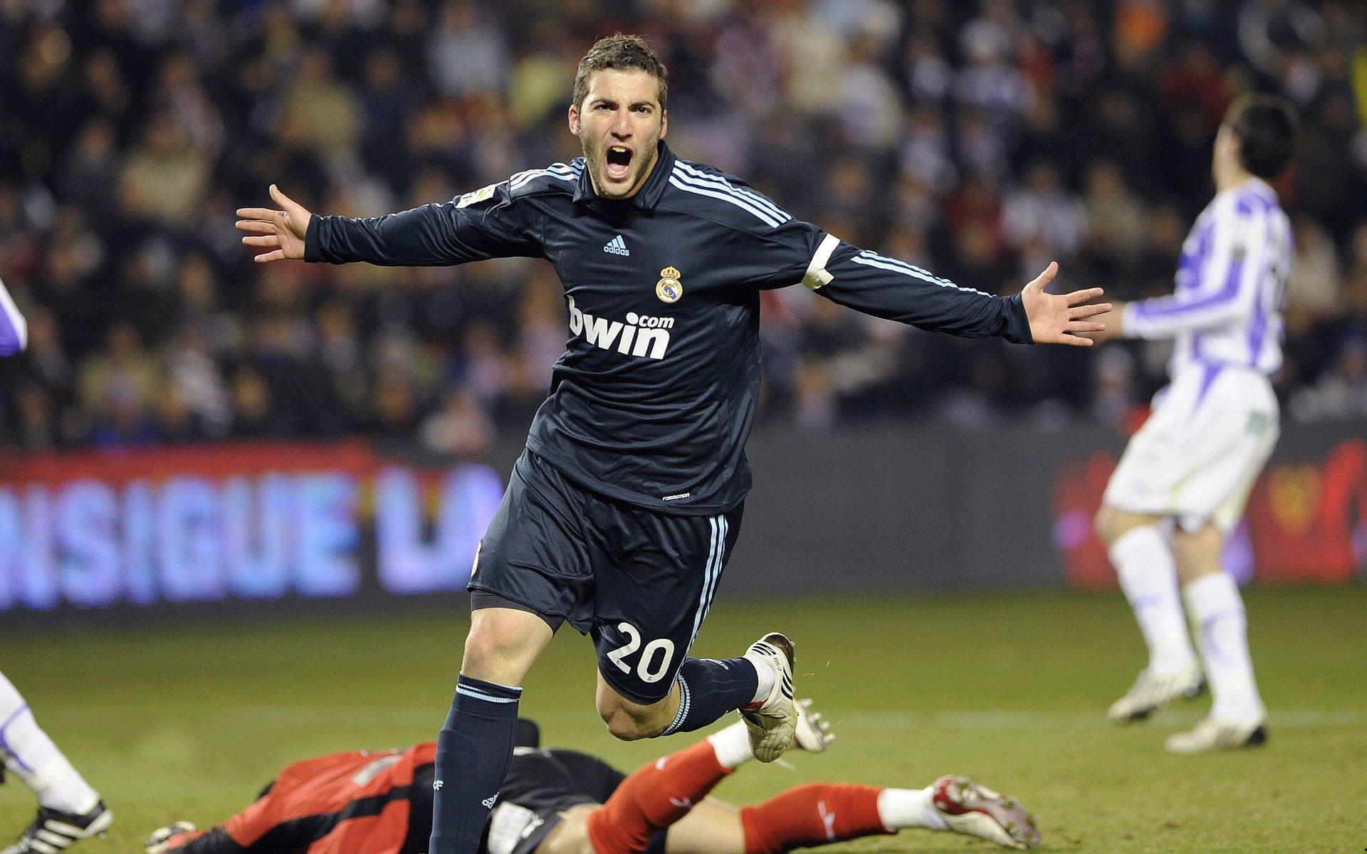 坎通纳发声引足坛震动，呼吁国际足联与欧足联暂停以色列参赛资格，体育与政治边界再掀争议